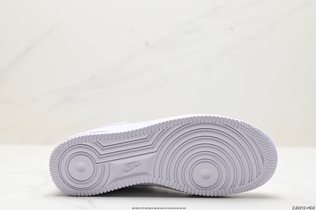 240 Nike Air Force 1 Low 07