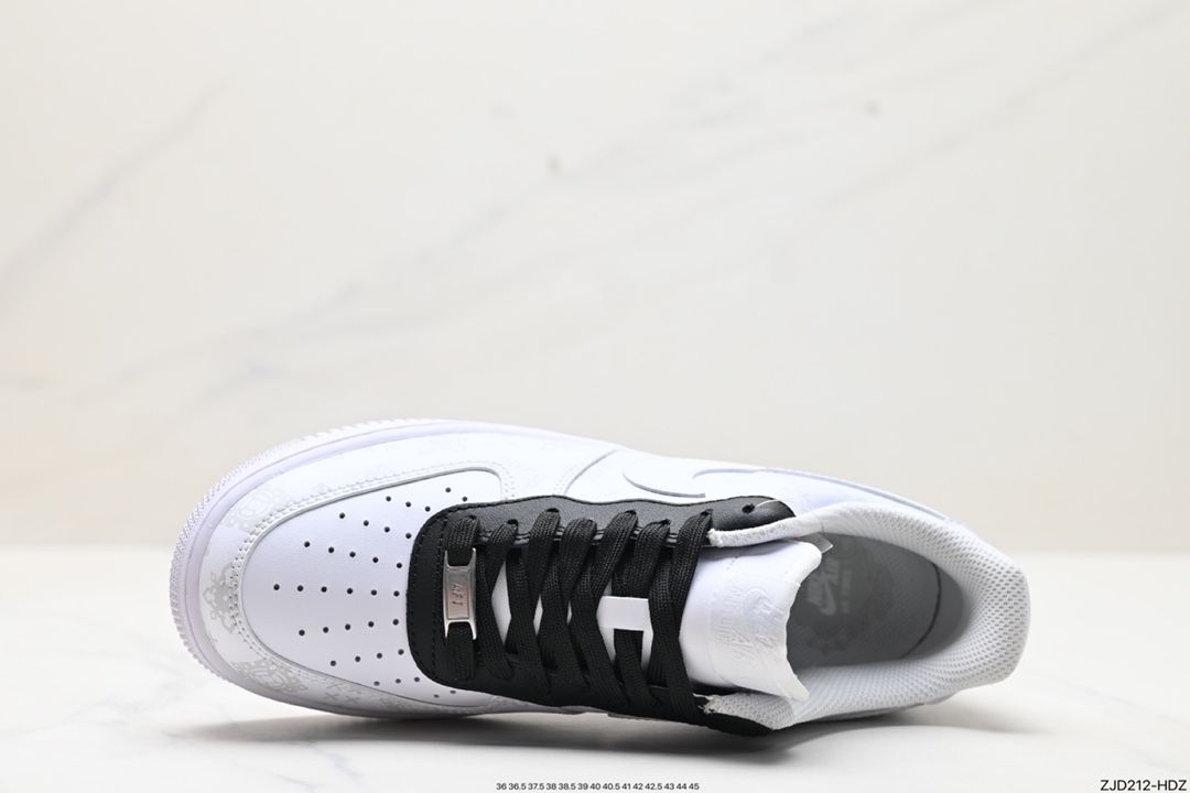 240 Nike Air Force 1 Low 07