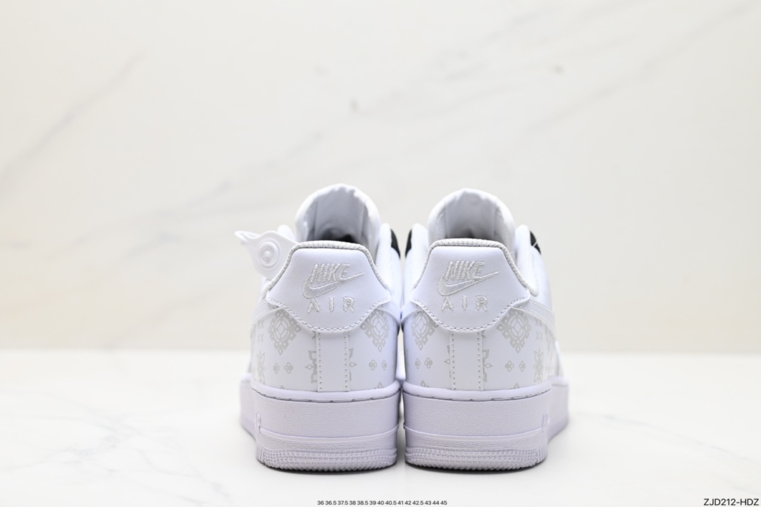 240 Nike Air Force 1 Low 07