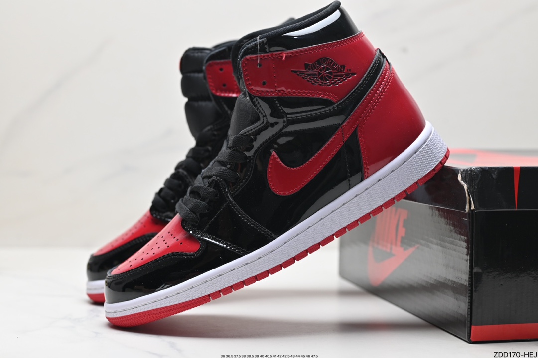 耐克Nike AIR JORDAN 1 RETRO HIGH OG “AJ1代迈克尔·乔丹高帮经典复古百搭休闲文化运动篮球鞋 555088-701