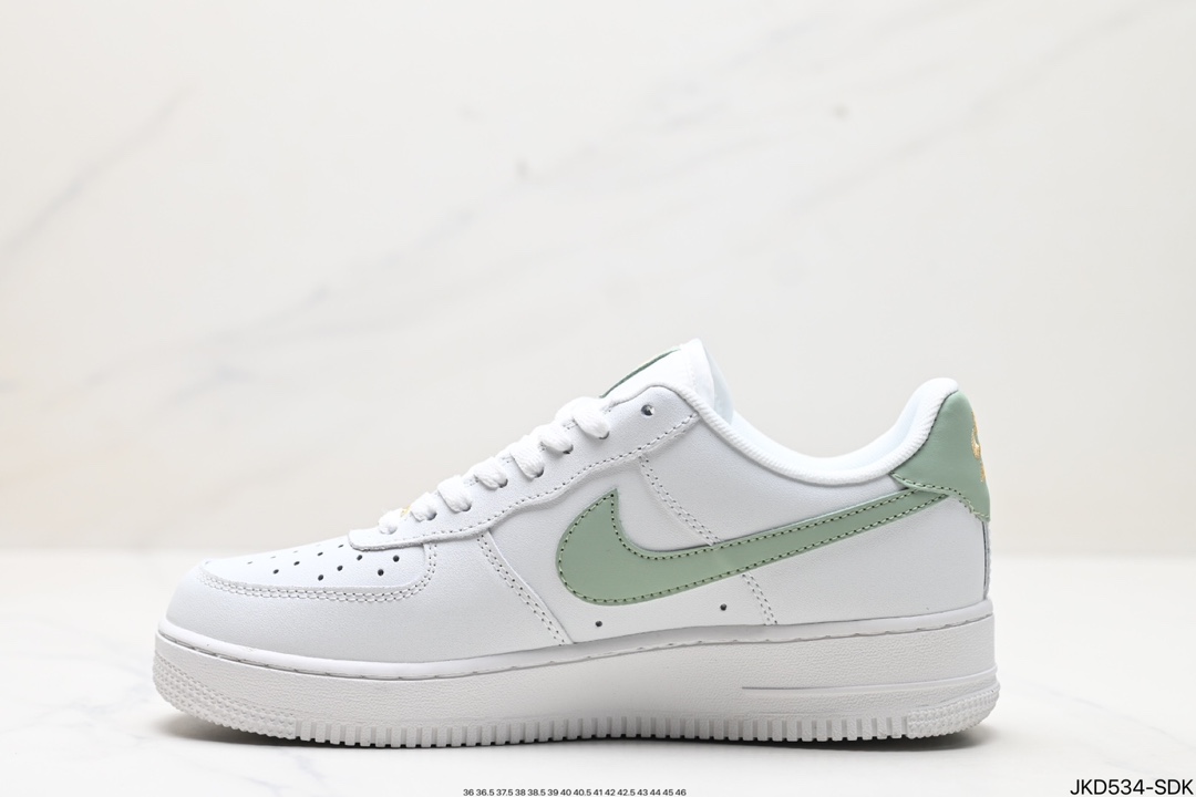 Nike W AIR FORCE 1 '07 ESS CZ0270-106