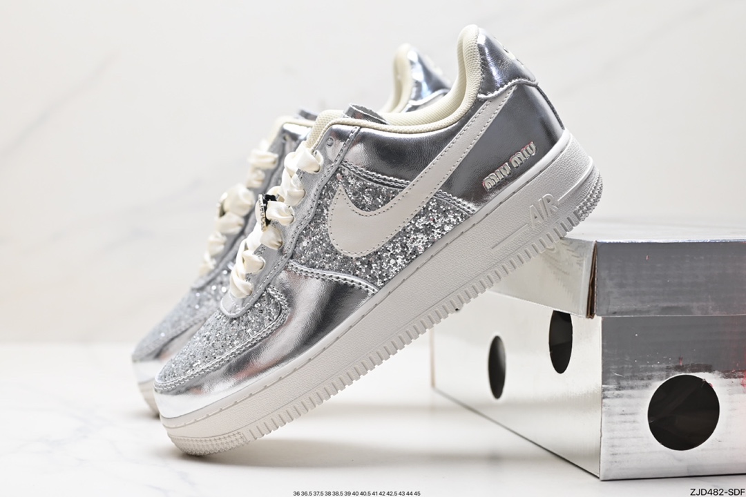 NIKE AIR FORCE 1‘07 AF2406-010