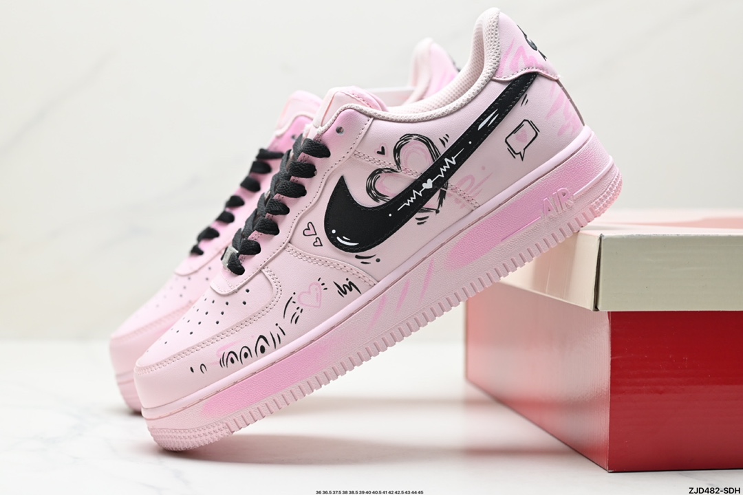 NIKE AIR FORCE 1‘07 LV8 CW2288-111