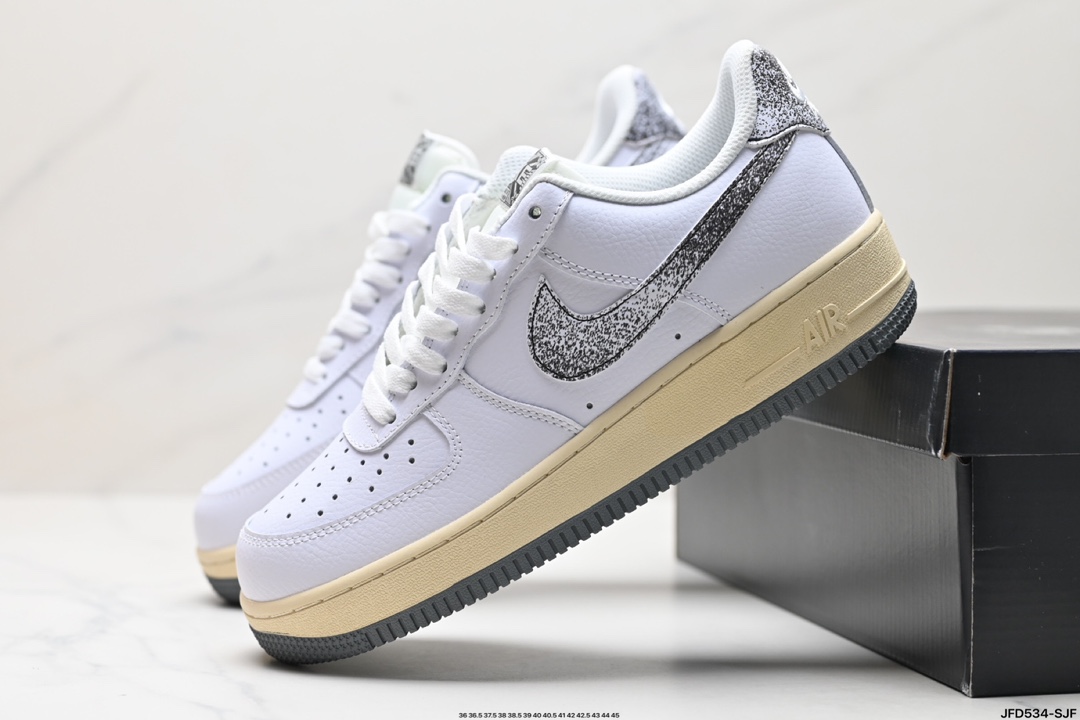 NIKE AIR FORCE 1‘07 FD0660-100