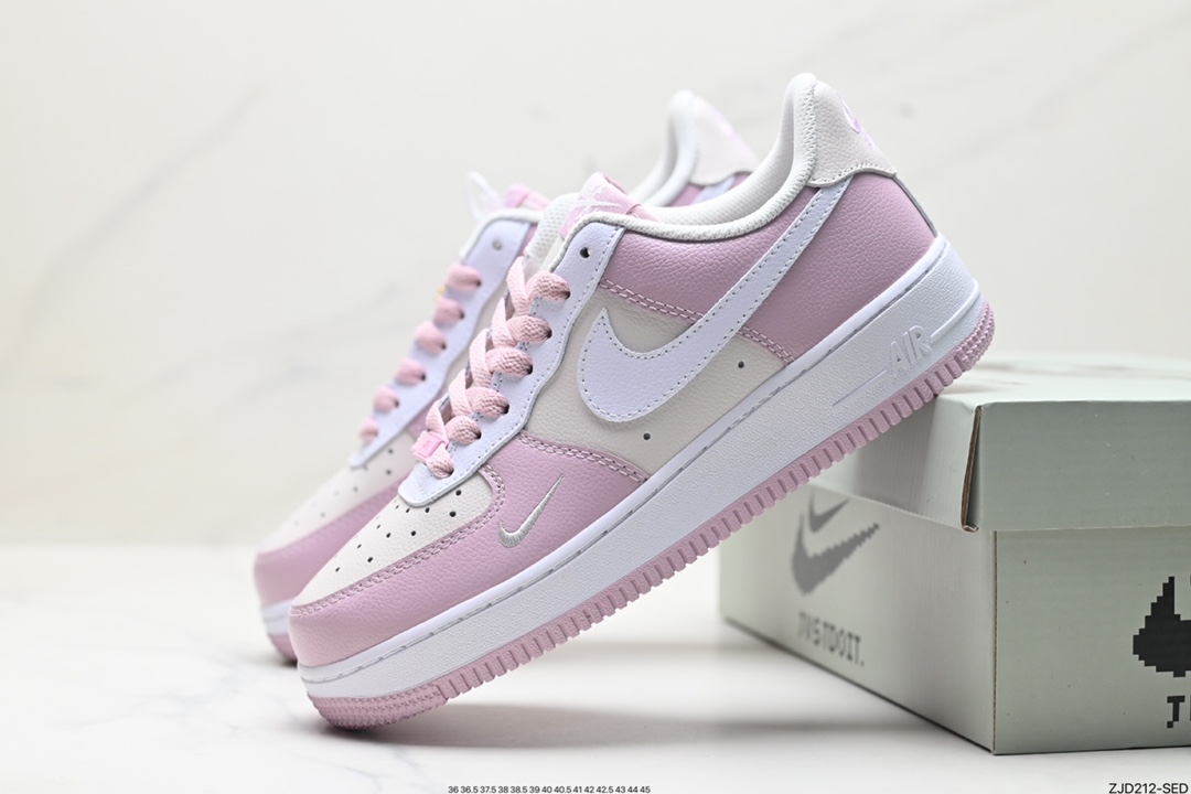 NIKE AIR FORCE 1‘07 SUPREME DB3301-055