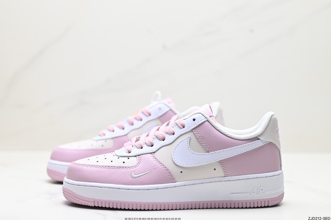 NIKE AIR FORCE 1‘07 SUPREME DB3301-055