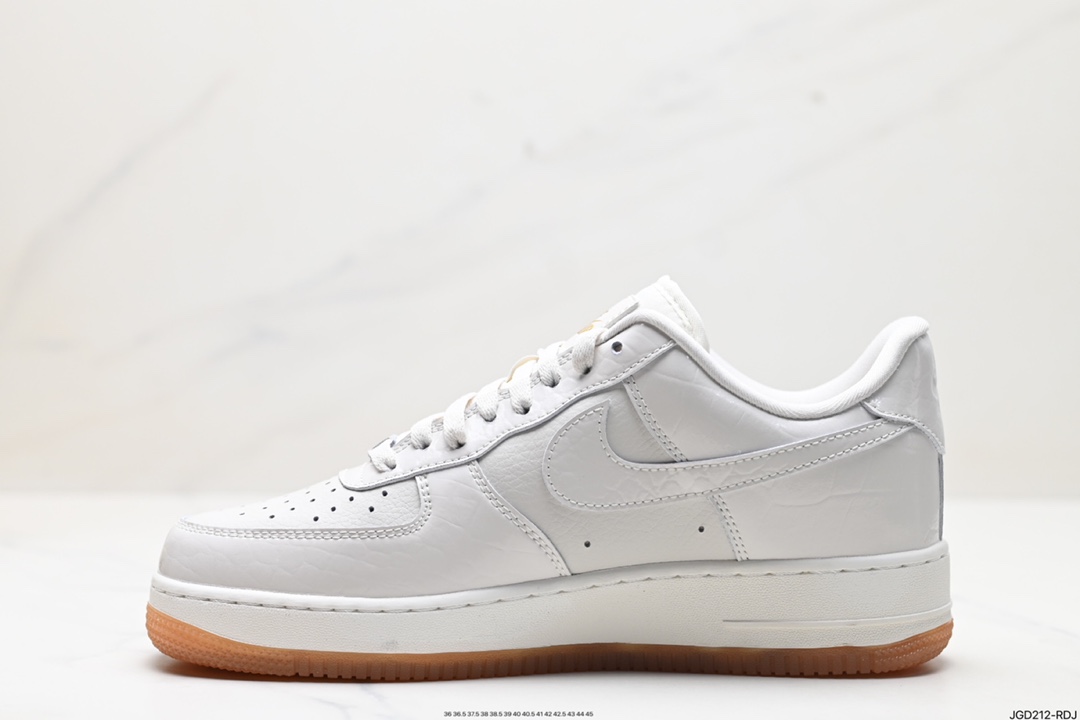 NIKE AIR FORCE 1‘07 LX DZ2708-001