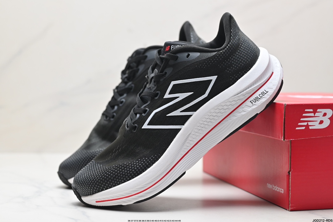 New Balance NB FuelCell 跑步鞋 FuelCell SuperComp Trainer采用FuelCell中底 WWWKELB1