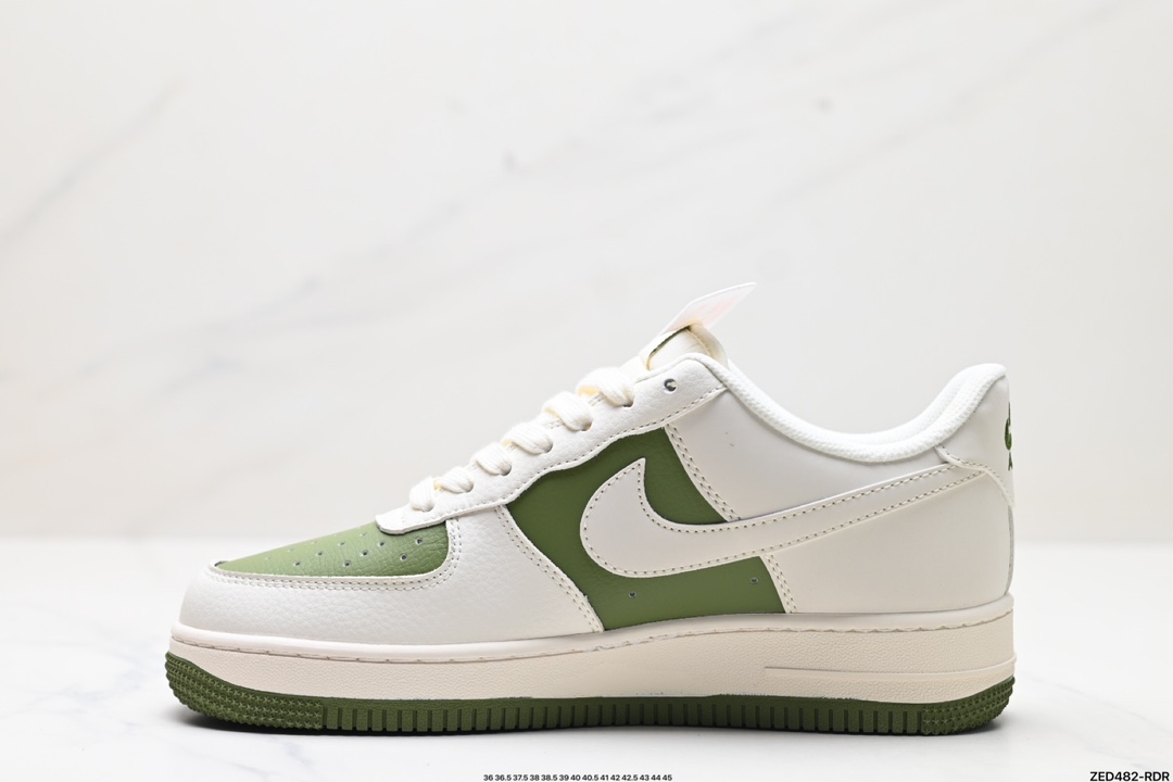 NIKE AIR FORCE 1‘07  888168-221