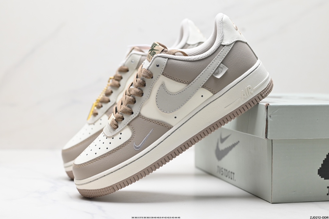 NIKE AIR FORCE 1‘07 WB DB3301-133