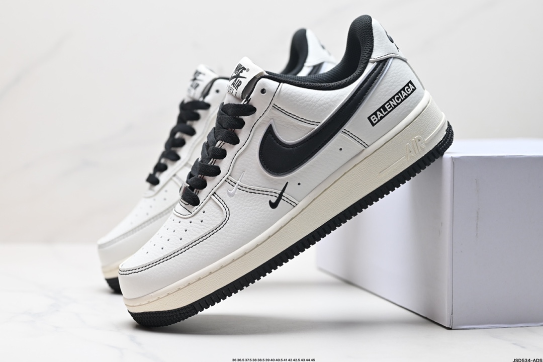 NIKE AIR FORCE 1‘07