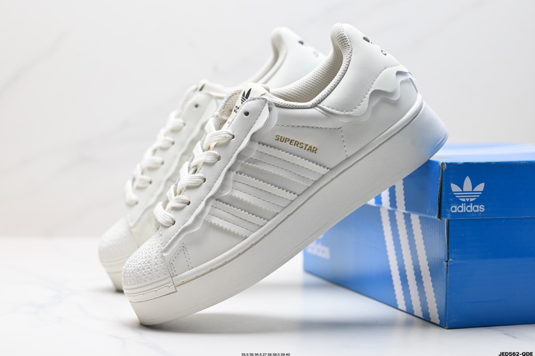 Adidas originals Superstar Bold 阿迪达斯 三叶草防滑耐磨轻便 低帮板鞋  FW5771