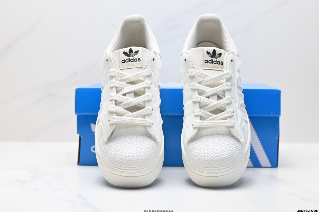 Adidas originals Superstar Bold 阿迪达斯 三叶草防滑耐磨轻便 低帮板鞋  FW5771