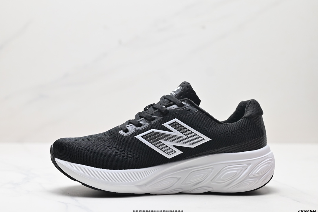 💰160 公司级✅新百伦New Balance W880系列复古老爹风休闲运动慢跑鞋 880系列是New Balance的次顶级缓震跑鞋,脚感软弹舒适,缓震性和稳定性都不错,性能和配置跟1080系列有一些差距,但对初跑入门人群来说,日常慢跑绝对够用。鞋面采用轻量的工程网布材质,舒适包裹,大量透气网眼设计,长时间穿着透气不闷脚。外底使用仿生纹路设计的耐磨橡胶,外底加宽设计,增加触地面积,带来更强的抓地力和耐久性。 货号:M880W015 尺码:36 37 37.5 38 38.5 39.5 40 40.5 41.5 42 42.5 43 44 45 ID:JFD129-QJZ