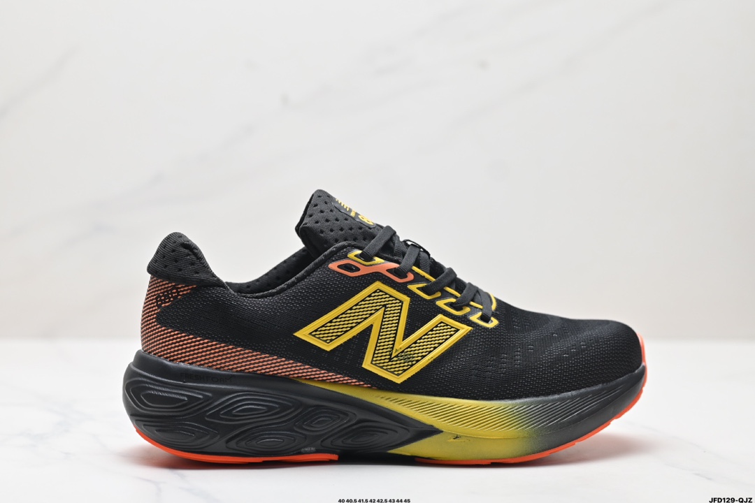 💰160 公司级✅新百伦New Balance W880系列复古老爹风休闲运动慢跑鞋 880系列是New Balance的次顶级缓震跑鞋,脚感软弹舒适,缓震性和稳定性都不错,性能和配置跟1080系列有一些差距,但对初跑入门人群来说,日常慢跑绝对够用。鞋面采用轻量的工程网布材质,舒适包裹,大量透气网眼设计,长时间穿着透气不闷脚。外底使用仿生纹路设计的耐磨橡胶,外底加宽设计,增加触地面积,带来更强的抓地力和耐久性。 货号:M880J015 尺码:40 40.5 41.5 42 42.5 43 44 45 ID:JFD129-QJZ