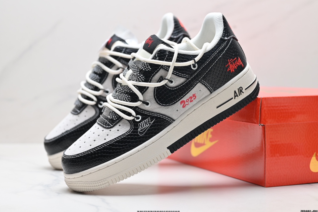 NIKE AIR FORCE 1'07 LV8 DM6688-013