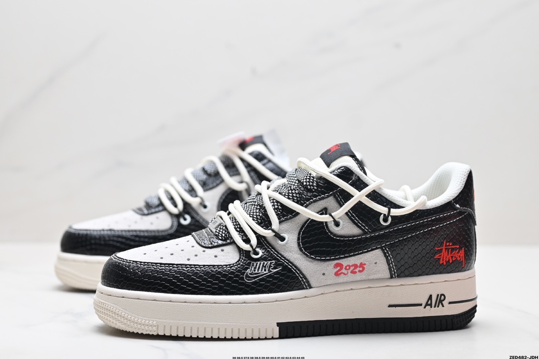 NIKE AIR FORCE 1'07 LV8 DM6688-013