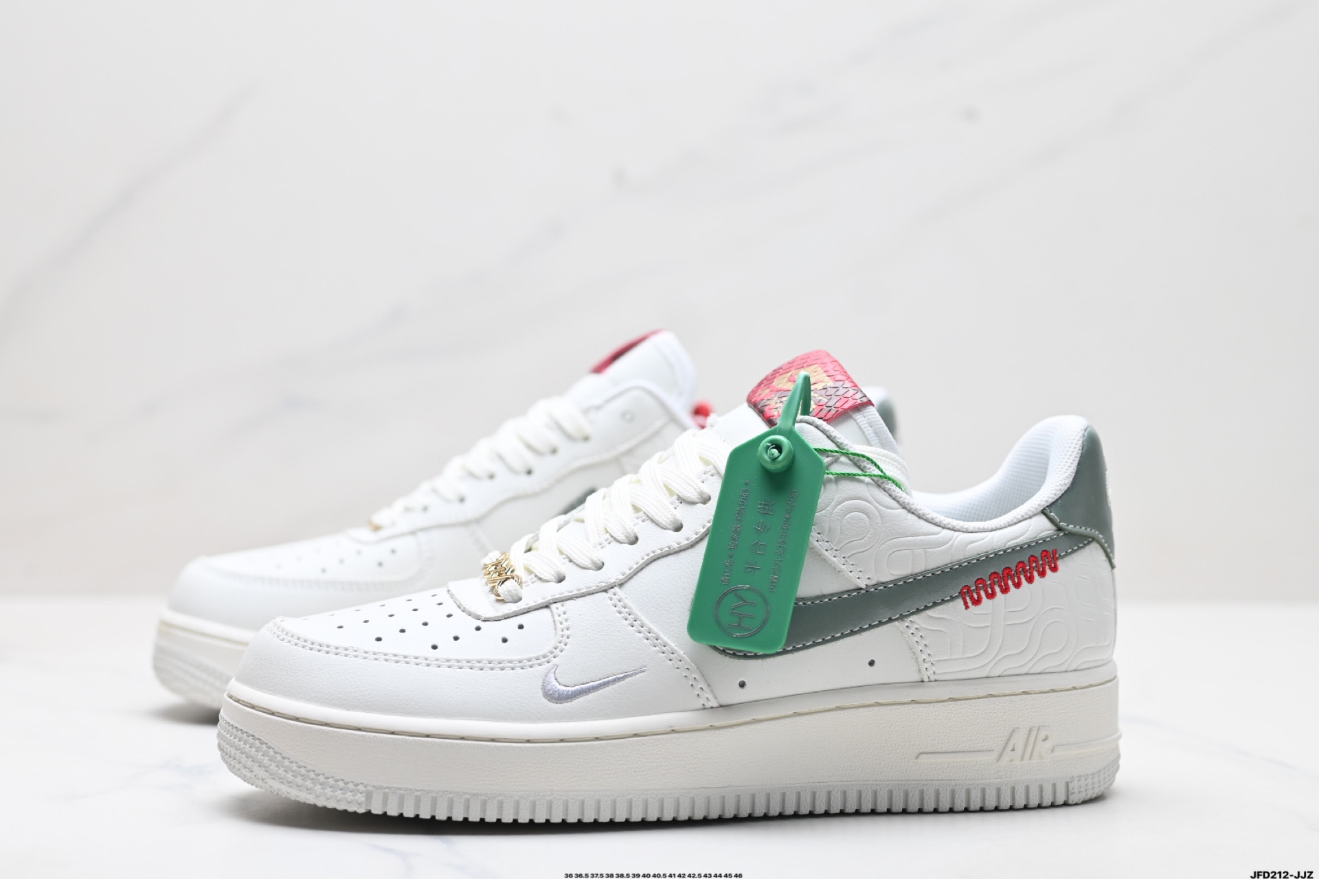 NIKE AIR FORCE 1‘07 LV8   CW2288-111