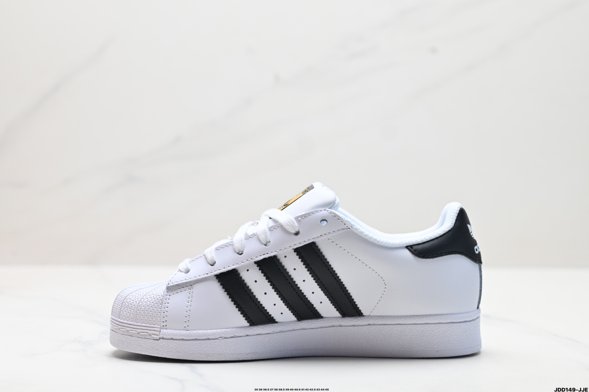 💰140
真标✅阿迪达斯Adidas三叶草 Originals Superstar”Sail/Green/Lace“贝壳头系列低帮经典百搭休闲运动板鞋
货号:AQ6278
尺码:35 36 36.5 37 38 38.5 39 40 40.5 41 42 42.5 43 44 45
ID:JDD149-JJE