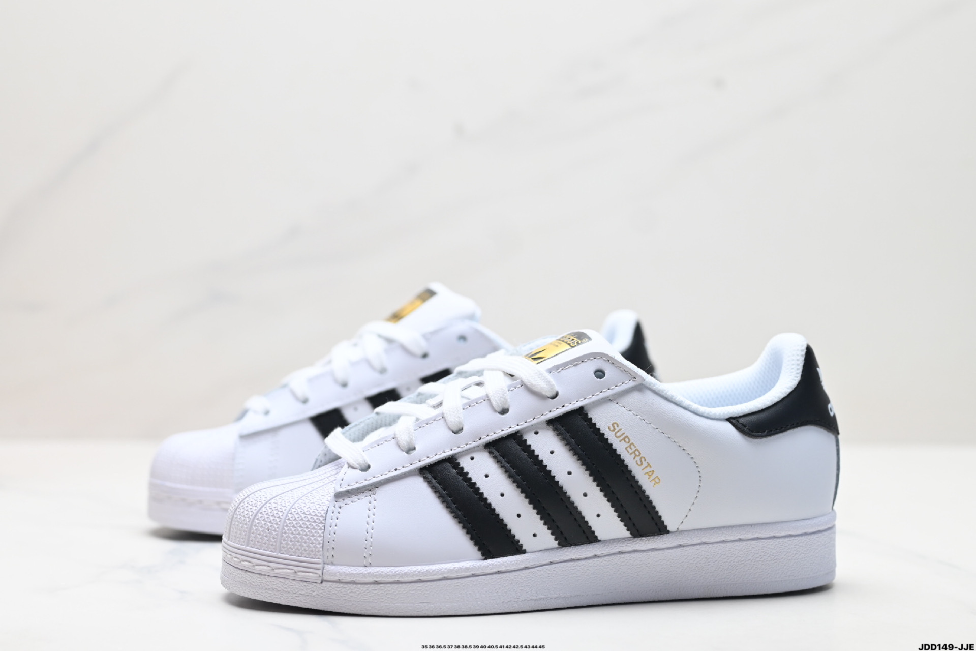 💰140
真标✅阿迪达斯Adidas三叶草 Originals Superstar”Sail/Green/Lace“贝壳头系列低帮经典百搭休闲运动板鞋
货号:AQ6278
尺码:35 36 36.5 37 38 38.5 39 40 40.5 41 42 42.5 43 44 45
ID:JDD149-JJE
