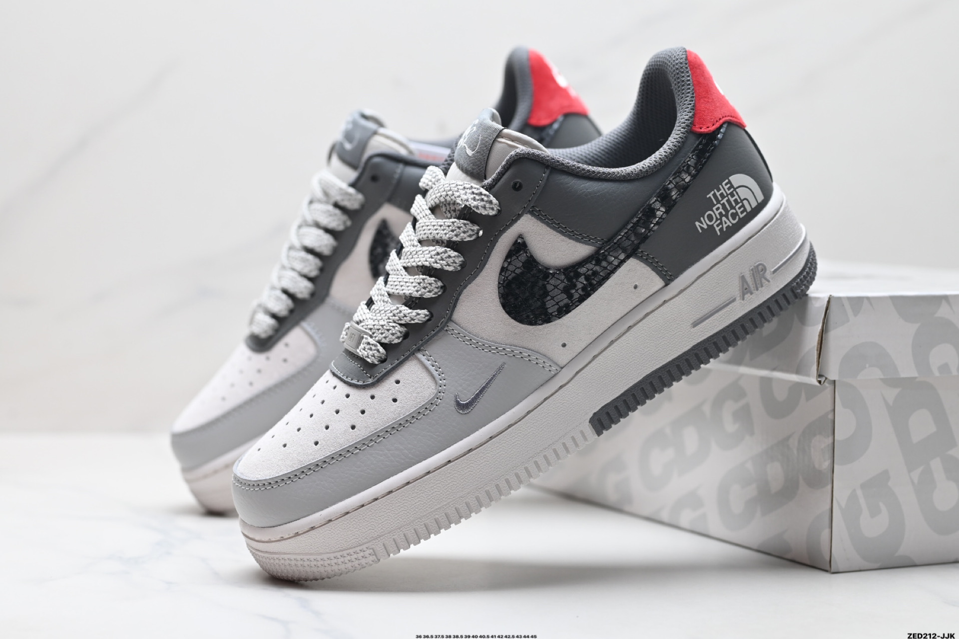 NIKE AIR FORCE 1'07 LV8  DM6868-048