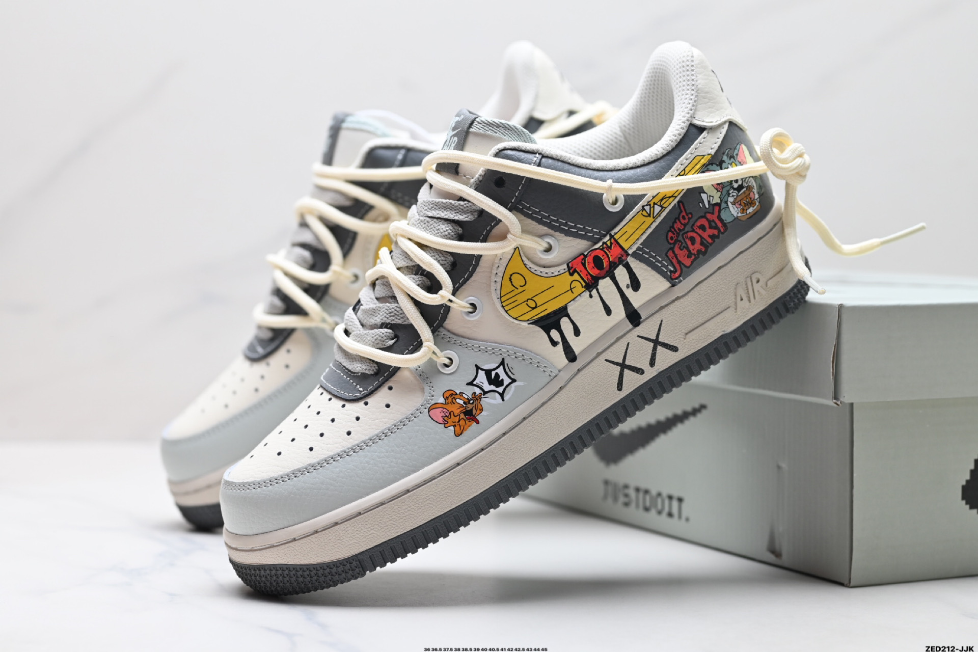 NIKE AIR FORCE 1'07 LV8  DM6868-048