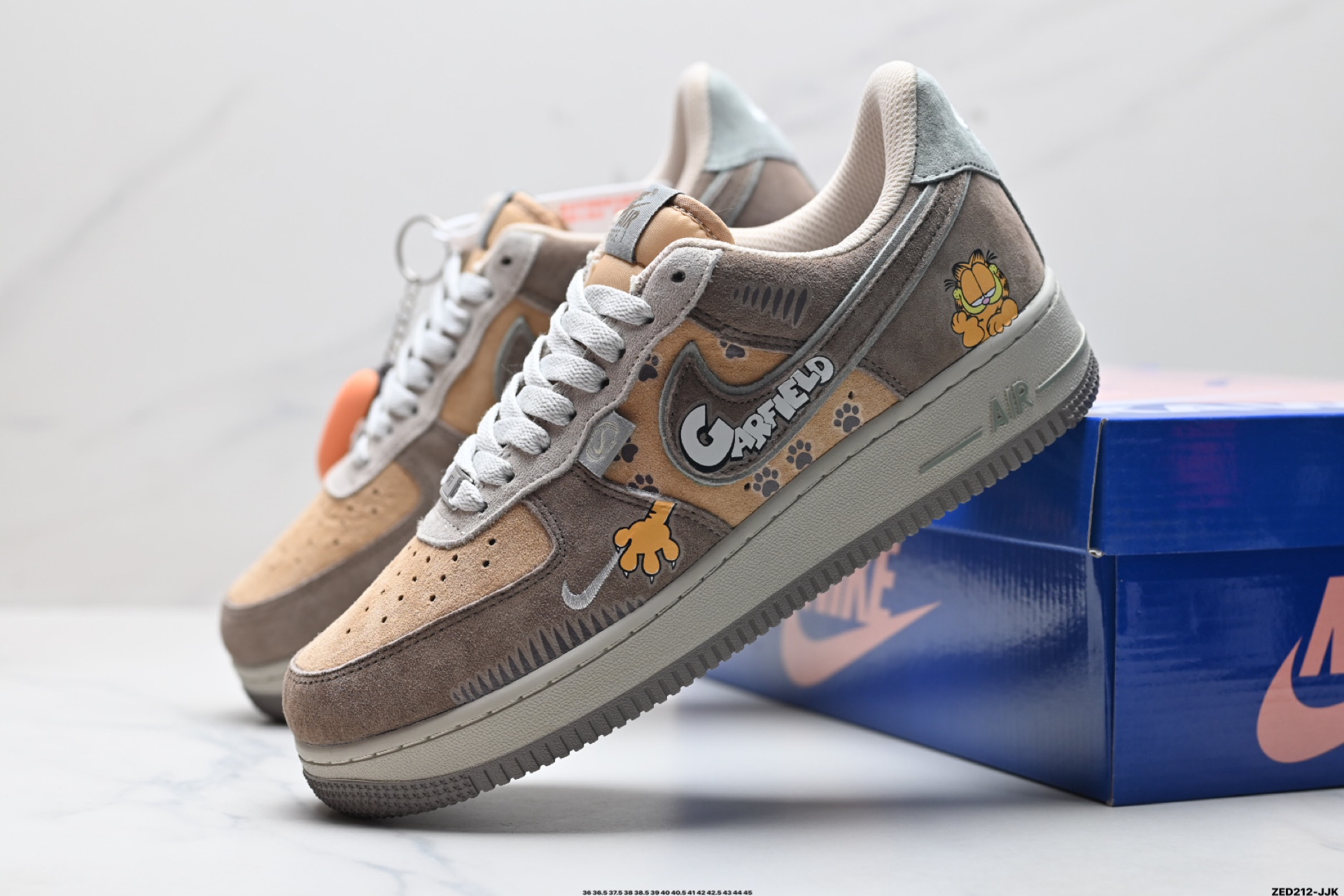 NIKE AIR FORCE 1'07 LV8  DM6868-048