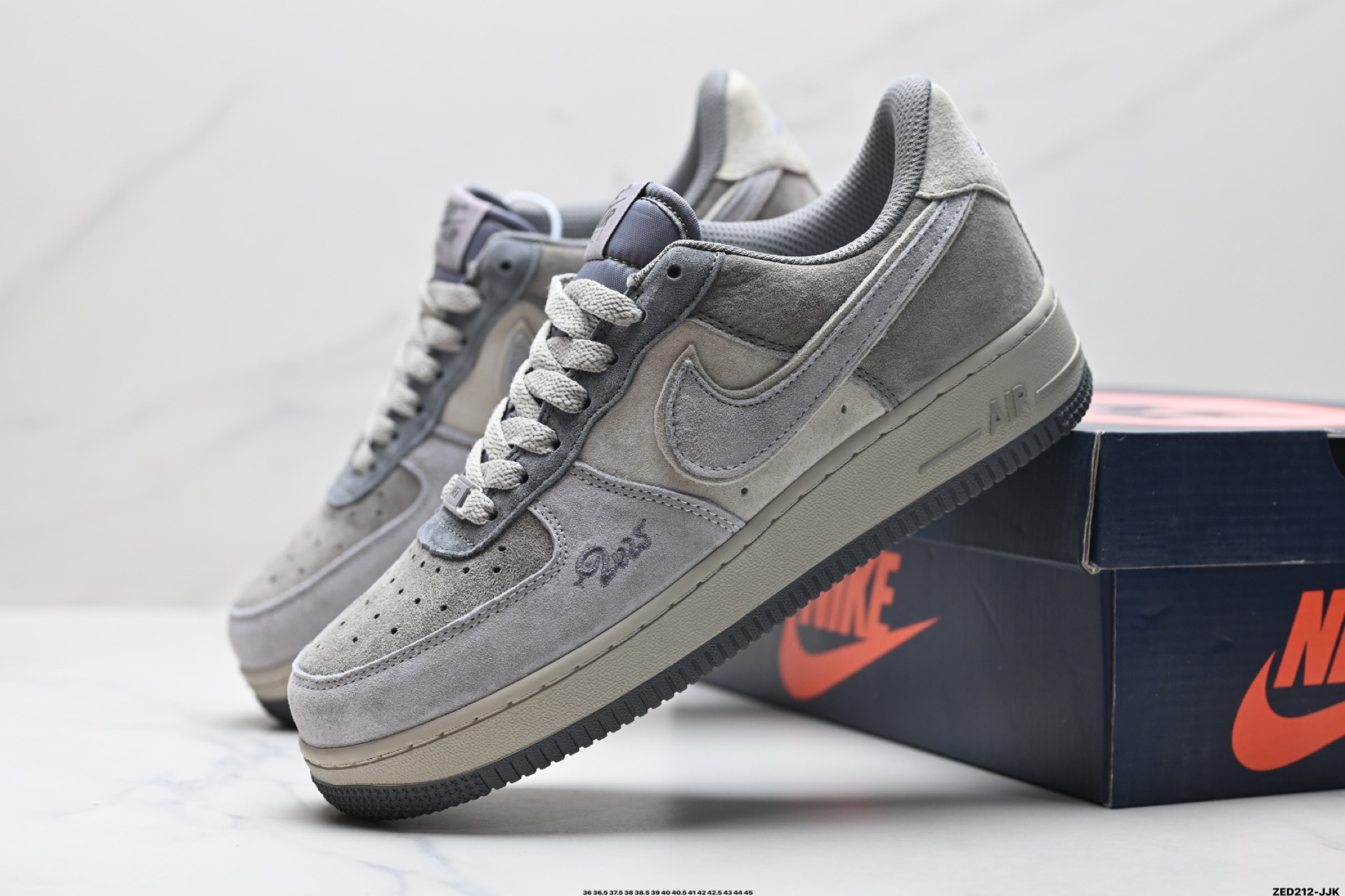 NIKE AIR FORCE 1'07 LV8  DM6868-048