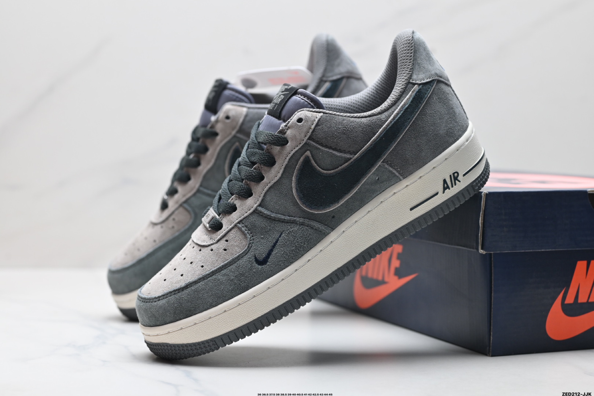 NIKE AIR FORCE 1'07 LV8  DM6868-048