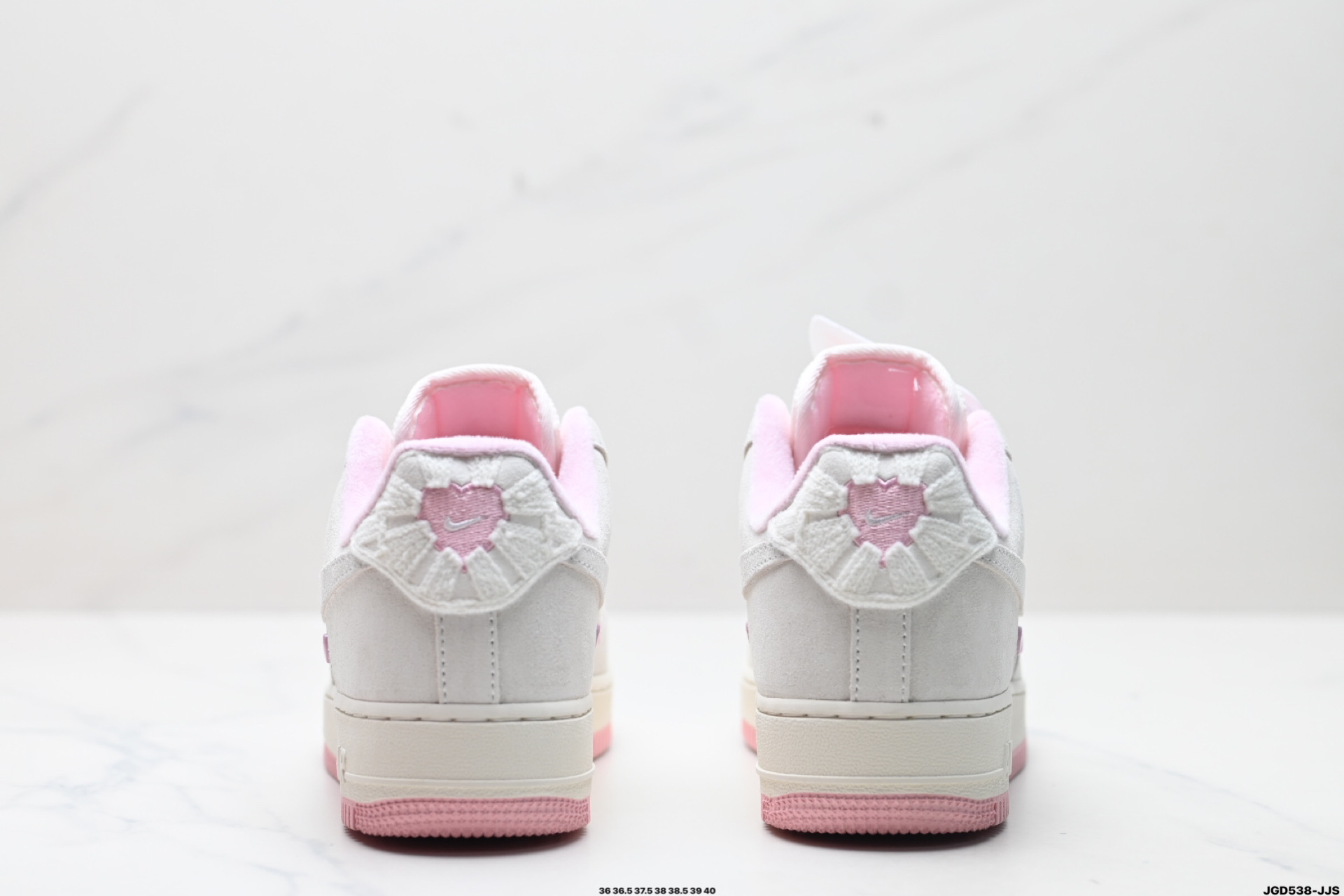 NIKE AIR FORCE 1‘07  HV5992-111