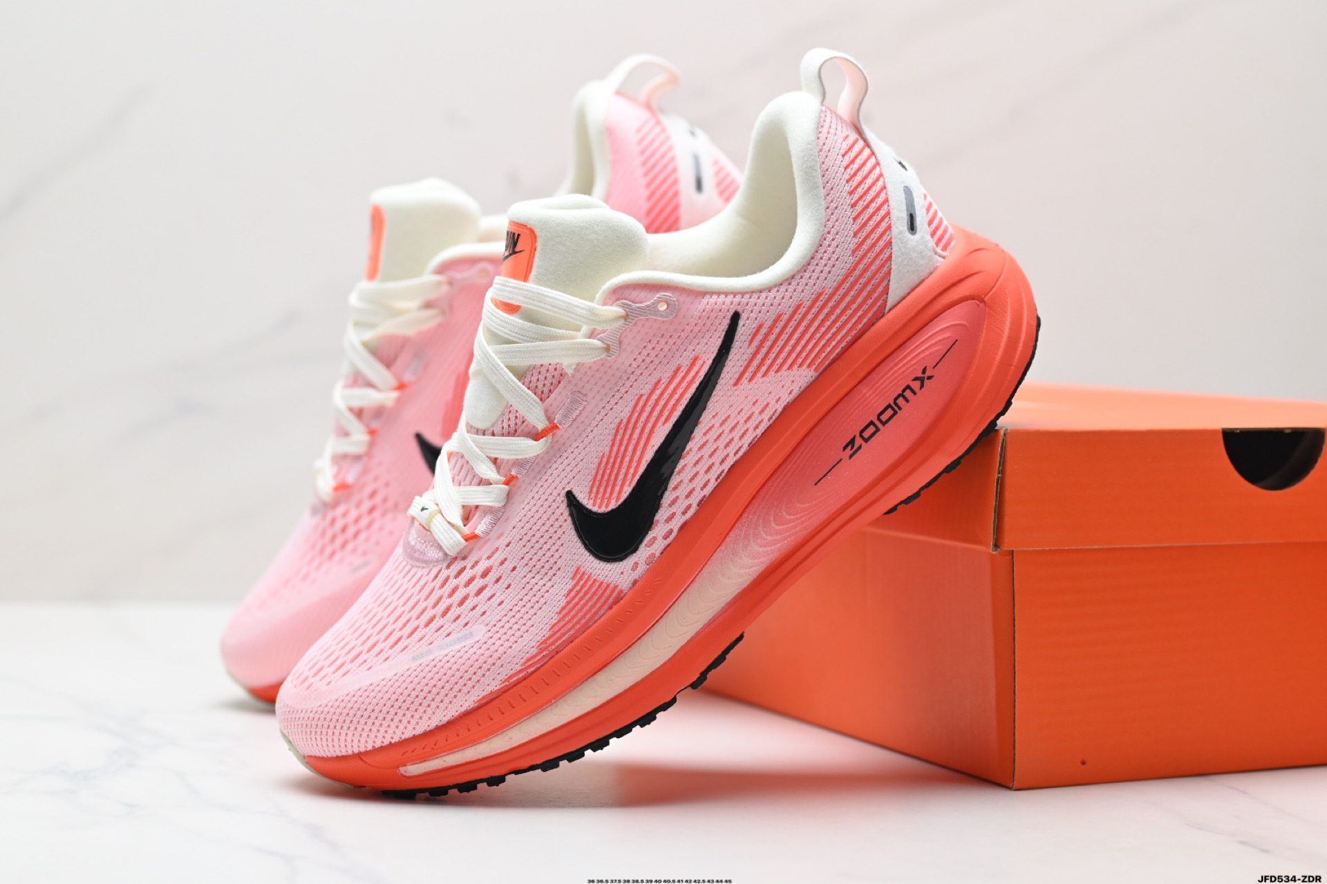 Nike VOMERO 18 耐克 舒适减震防滑 低帮跑步鞋 HM6804-108