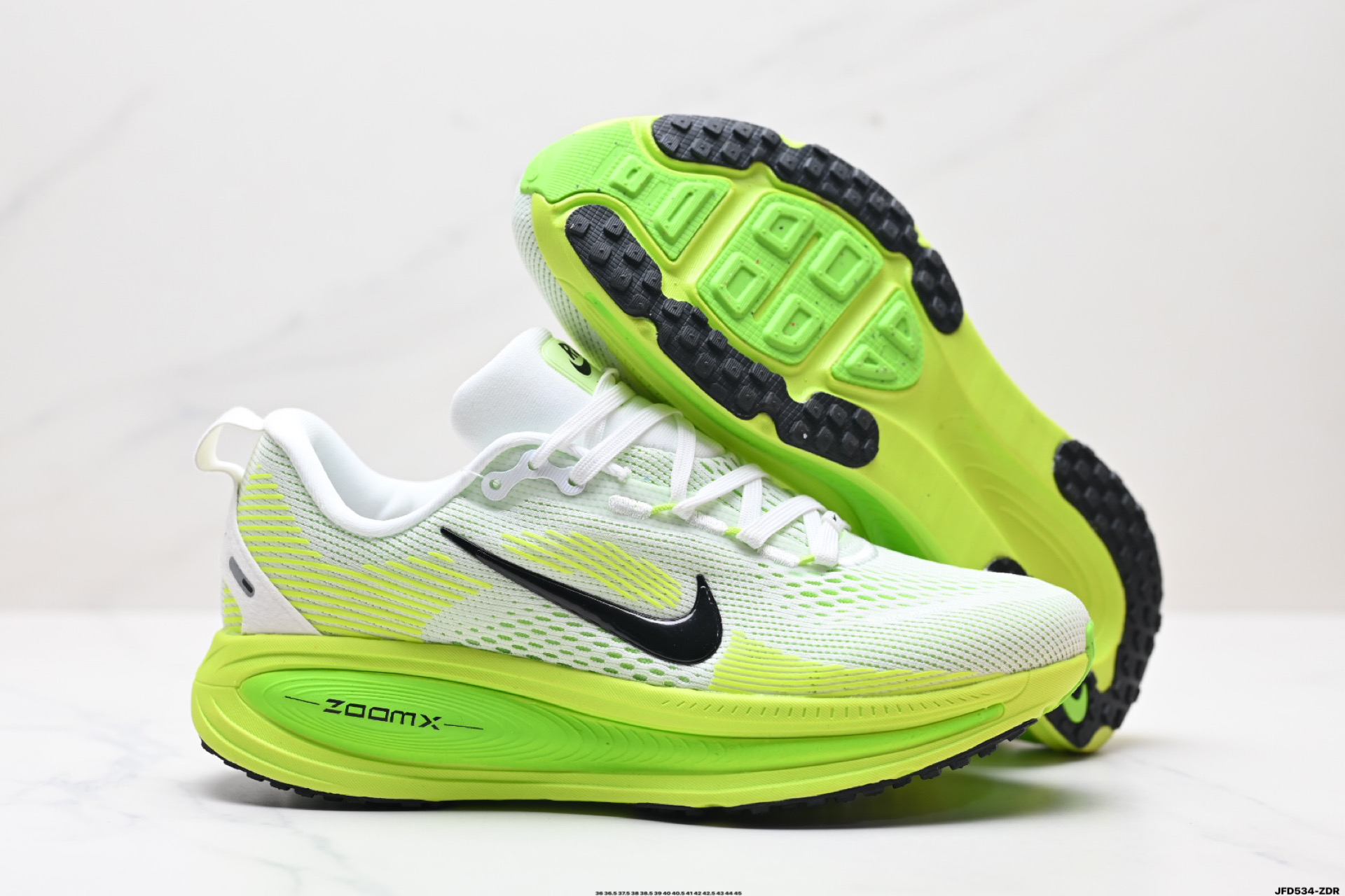 Nike VOMERO 18 耐克 舒适减震防滑 低帮跑步鞋  HM6804-600