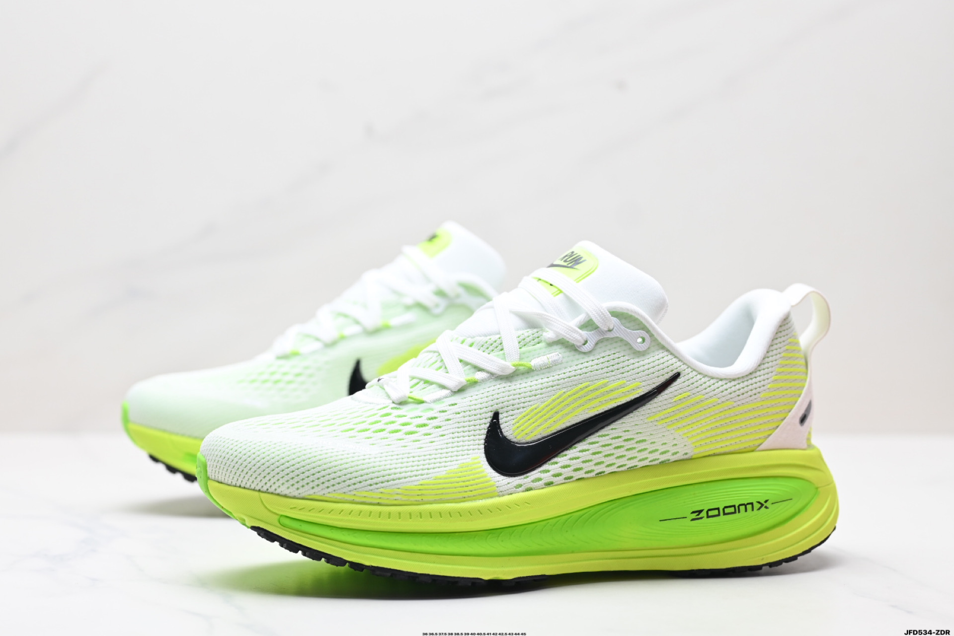 Nike VOMERO 18 耐克 舒适减震防滑 低帮跑步鞋  HM6804-600