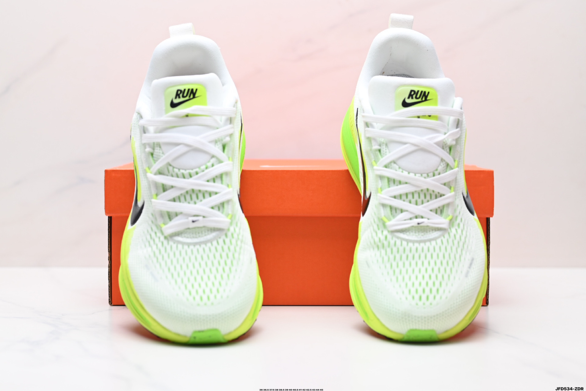 Nike VOMERO 18 耐克 舒适减震防滑 低帮跑步鞋  HM6804-600