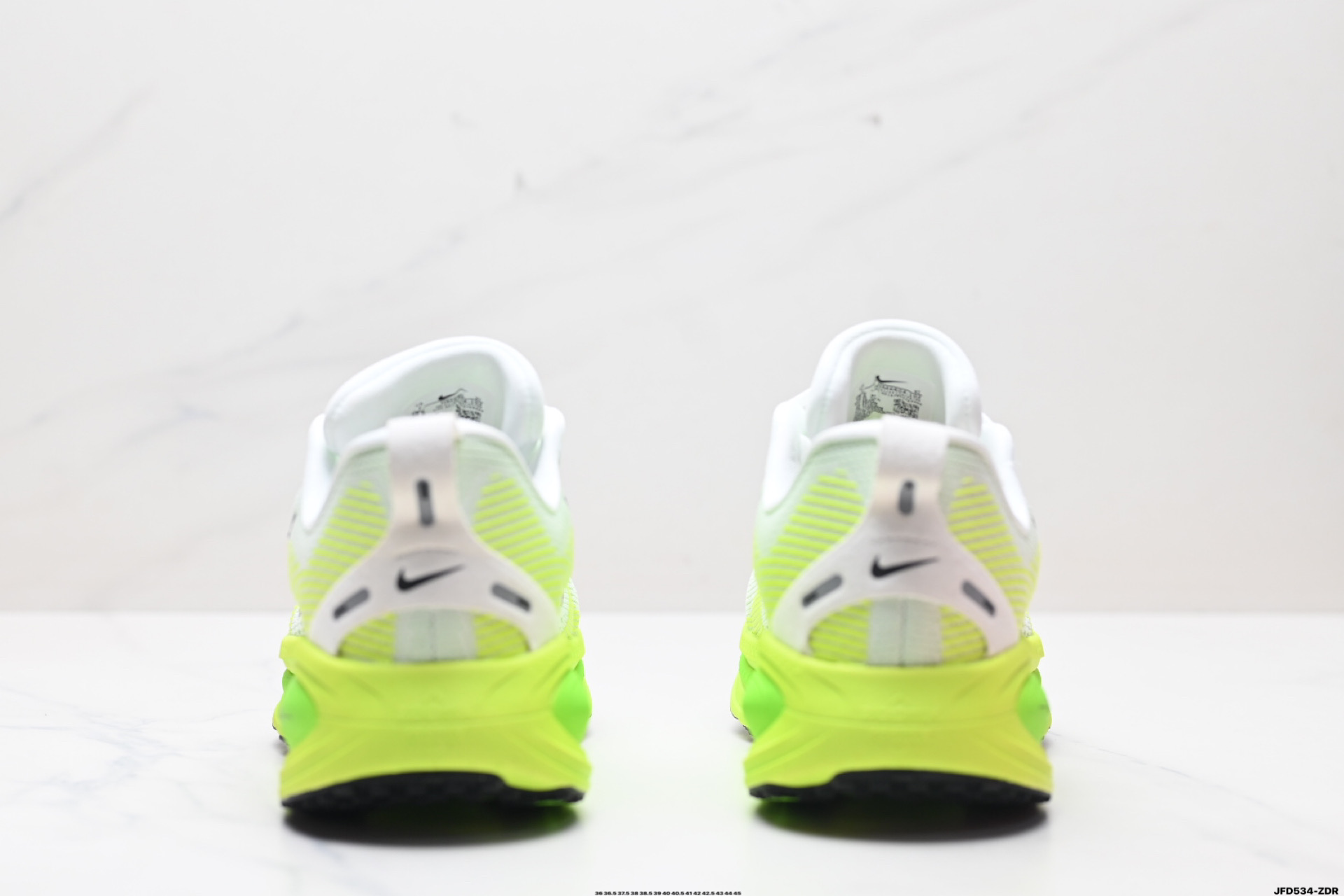 Nike VOMERO 18 耐克 舒适减震防滑 低帮跑步鞋  HM6804-600