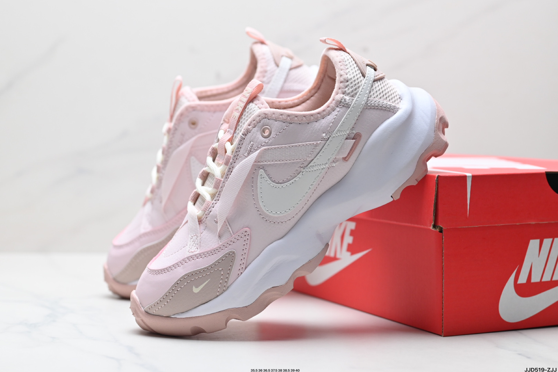 W NIKE TC 7900 新款老爹鞋 注入非凡时尚气息 塑就高雅外观 耐穿合成材质搭配柔软丝绒 DZ2756-611