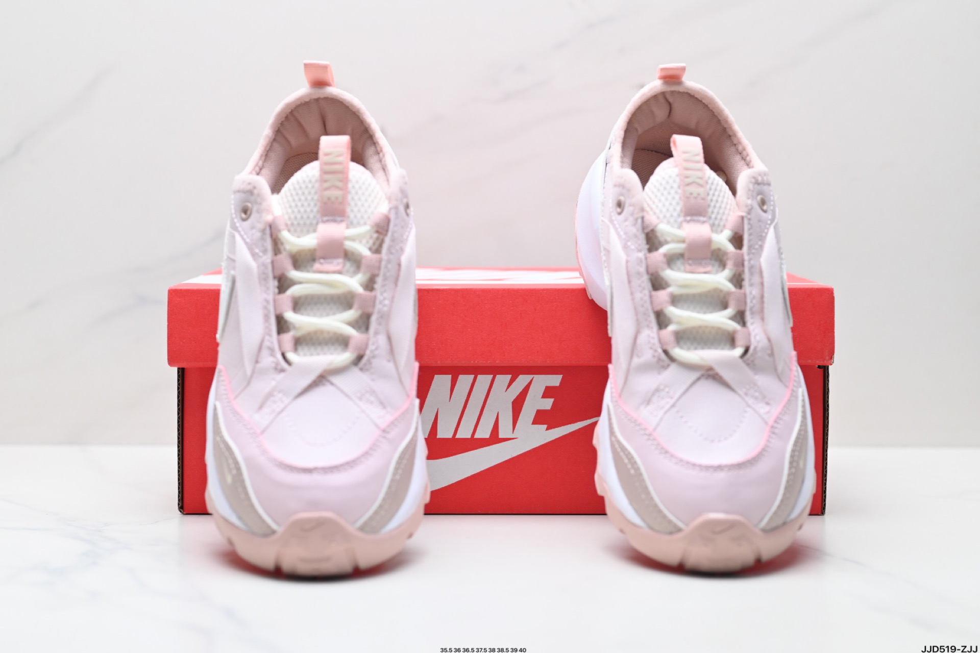 W NIKE TC 7900 新款老爹鞋 注入非凡时尚气息 塑就高雅外观 耐穿合成材质搭配柔软丝绒 DZ2756-611