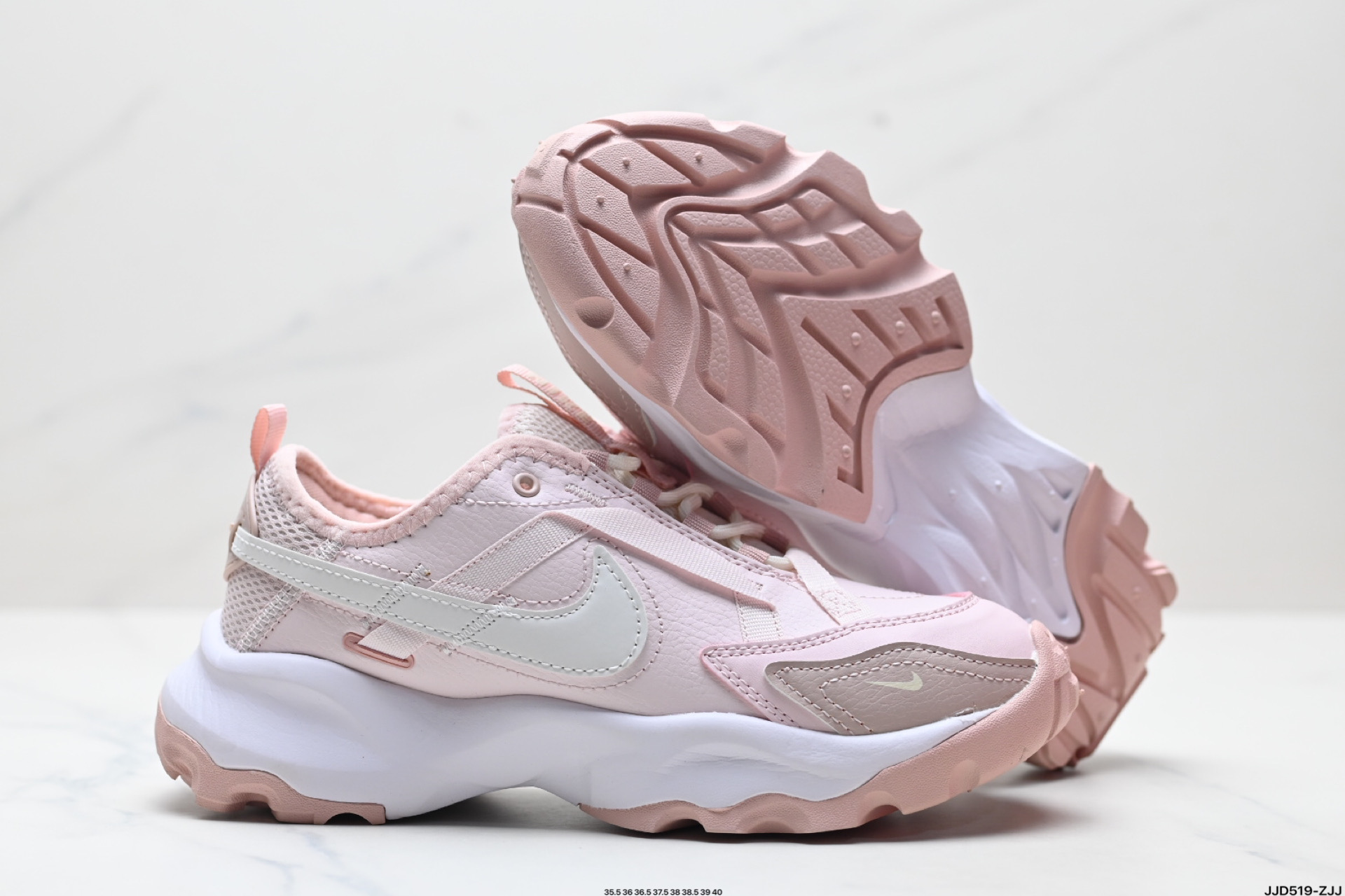W NIKE TC 7900 新款老爹鞋 注入非凡时尚气息 塑就高雅外观 耐穿合成材质搭配柔软丝绒 DZ2756-611
