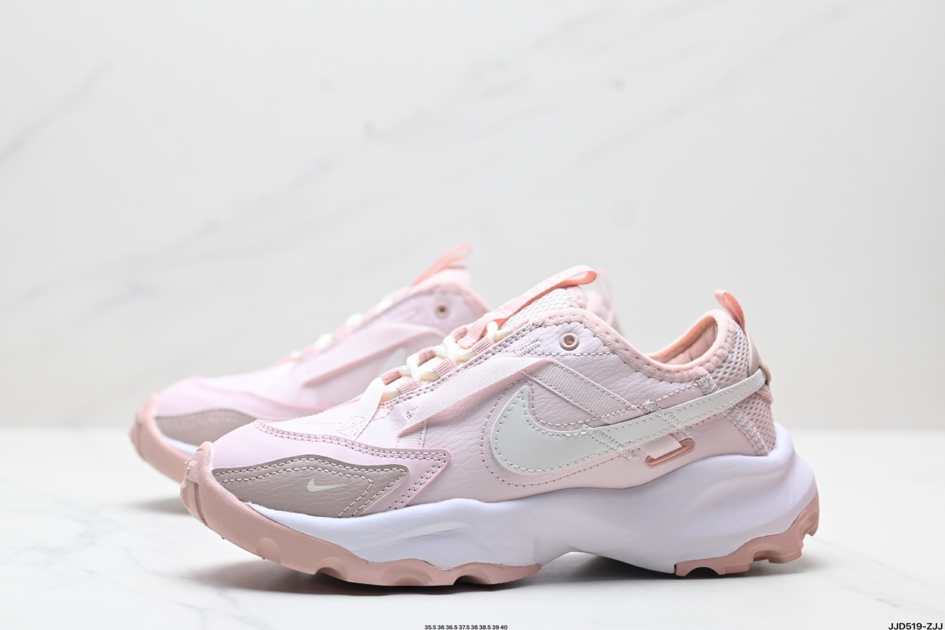 W NIKE TC 7900 新款老爹鞋 注入非凡时尚气息 塑就高雅外观 耐穿合成材质搭配柔软丝绒 DZ2756-611