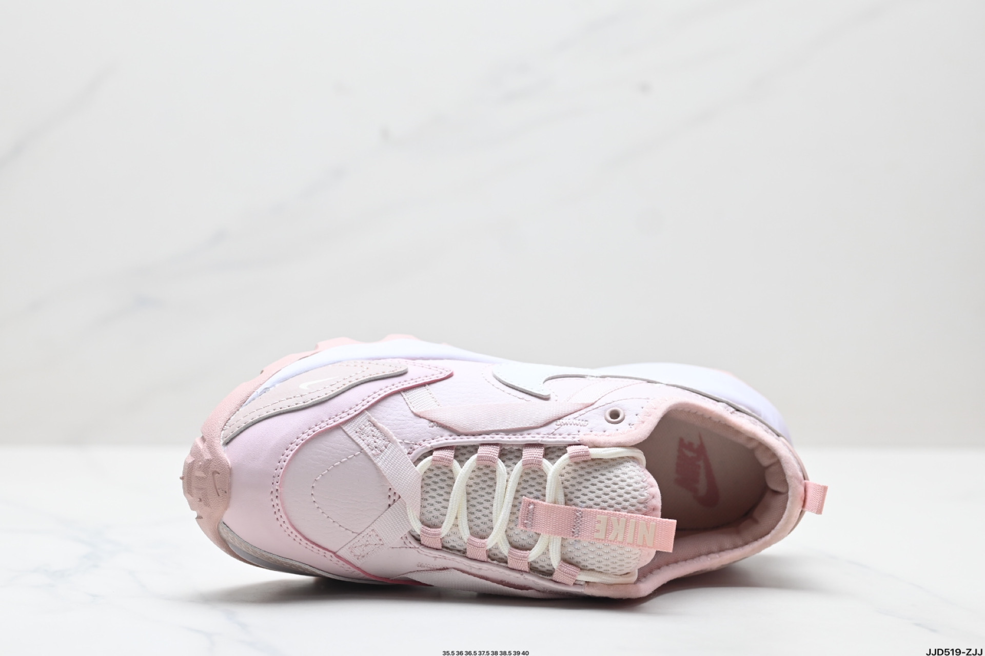 W NIKE TC 7900 新款老爹鞋 注入非凡时尚气息 塑就高雅外观 耐穿合成材质搭配柔软丝绒 DZ2756-611