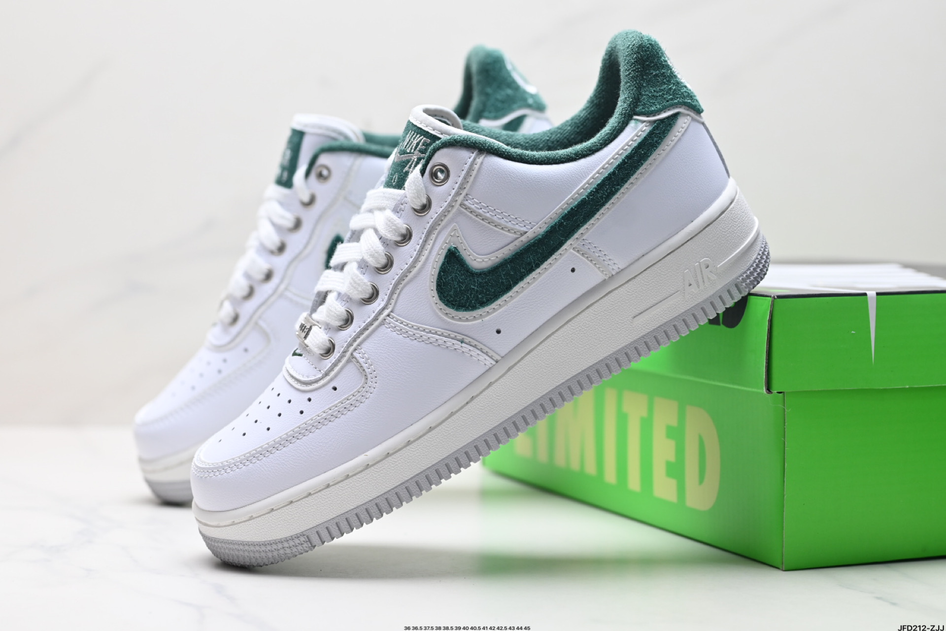 NIKE AIR FORCE 1‘07 LX  DX1193-200