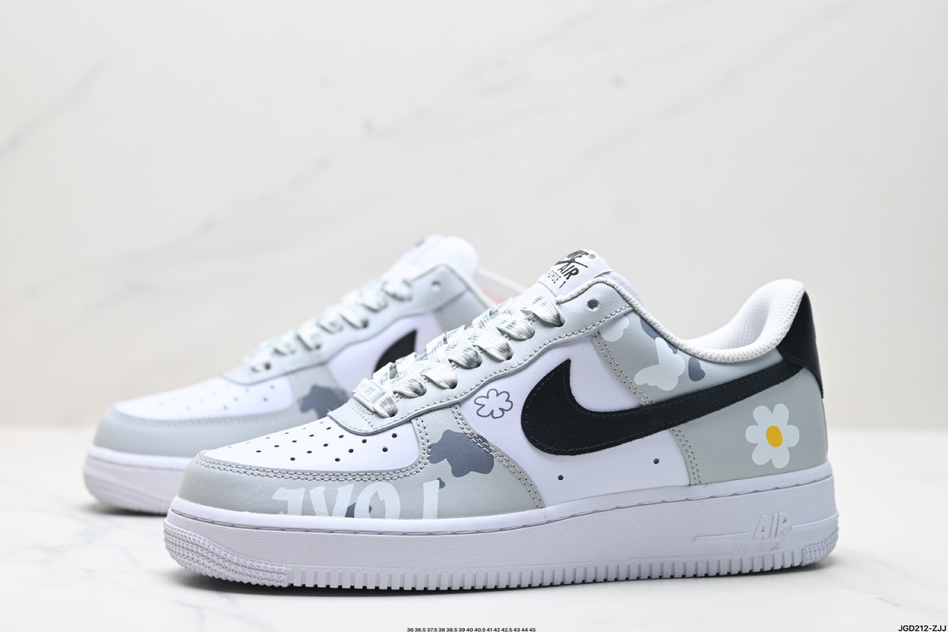 NIKE AIR FORCE 1‘07 LX  CZ8065-500