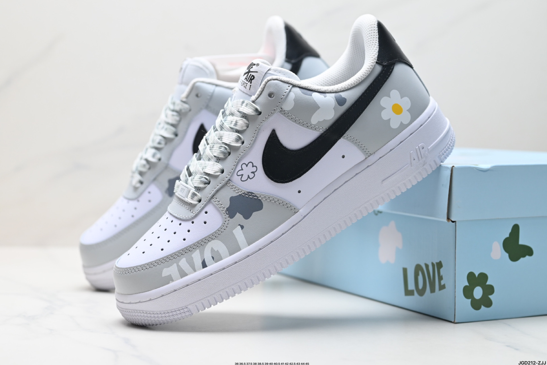 NIKE AIR FORCE 1‘07 LX  CZ8065-500