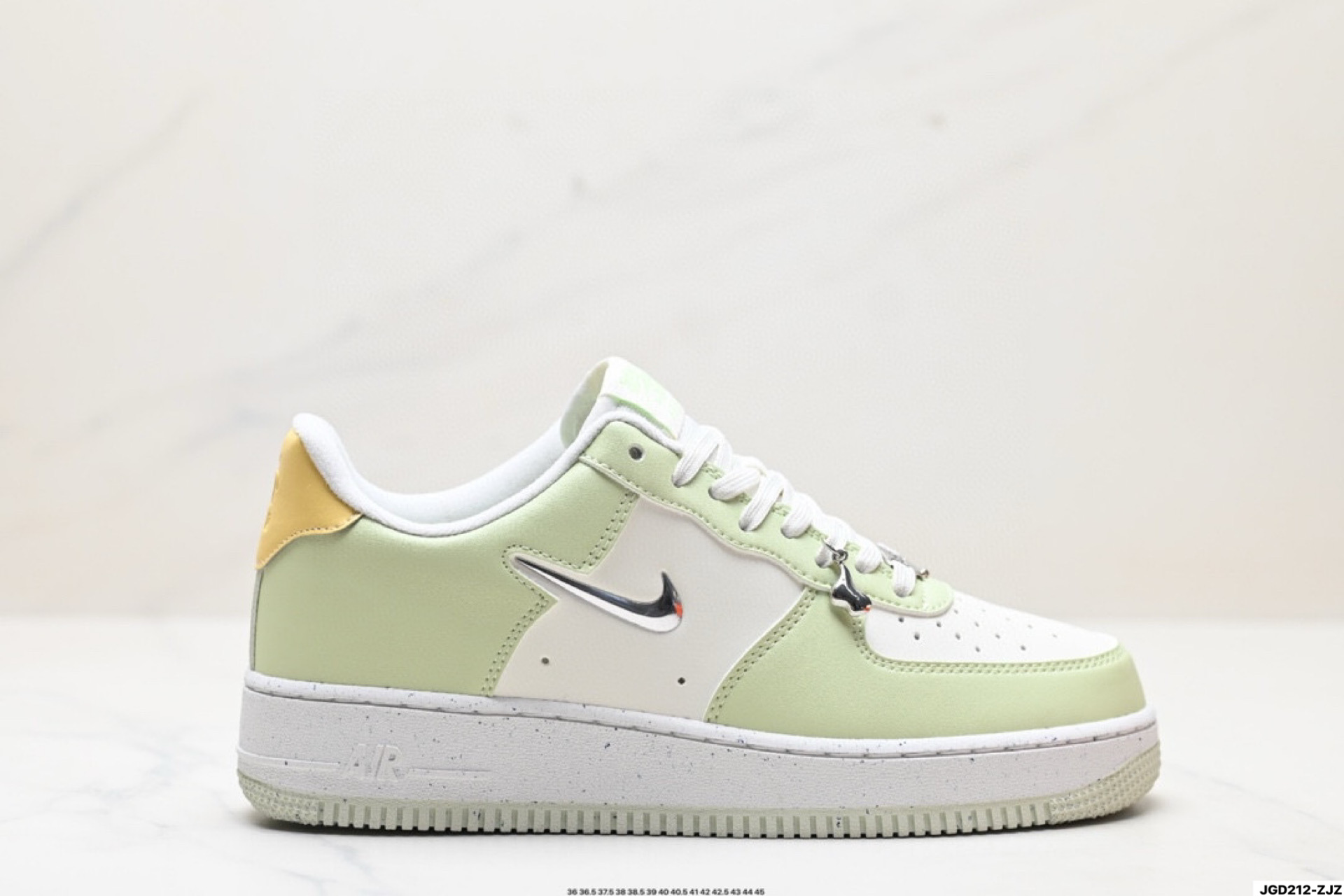 NIKE AIR FORCE 1‘07 LX  CZ8065-500