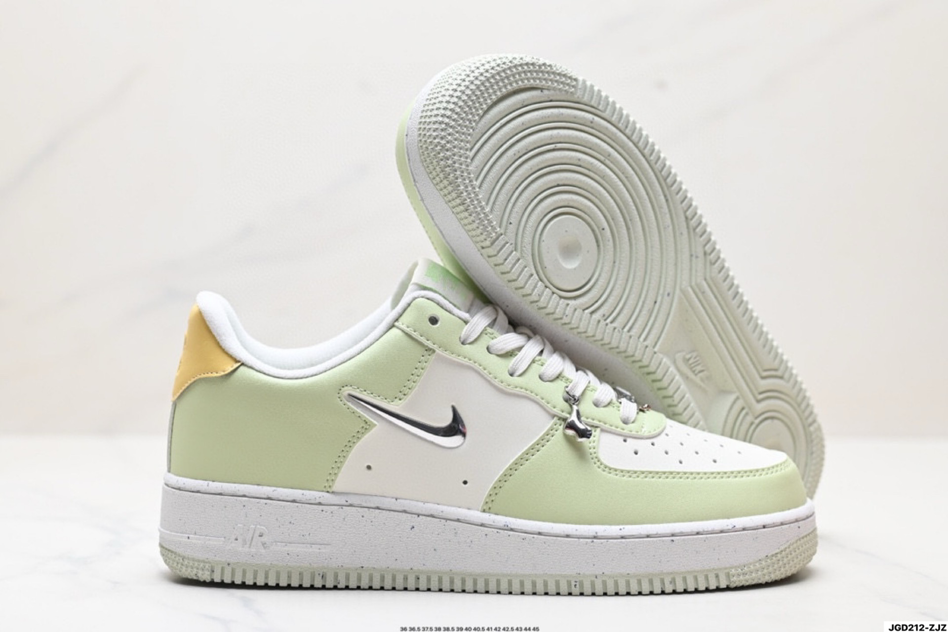 NIKE AIR FORCE 1‘07 LX  CZ8065-500
