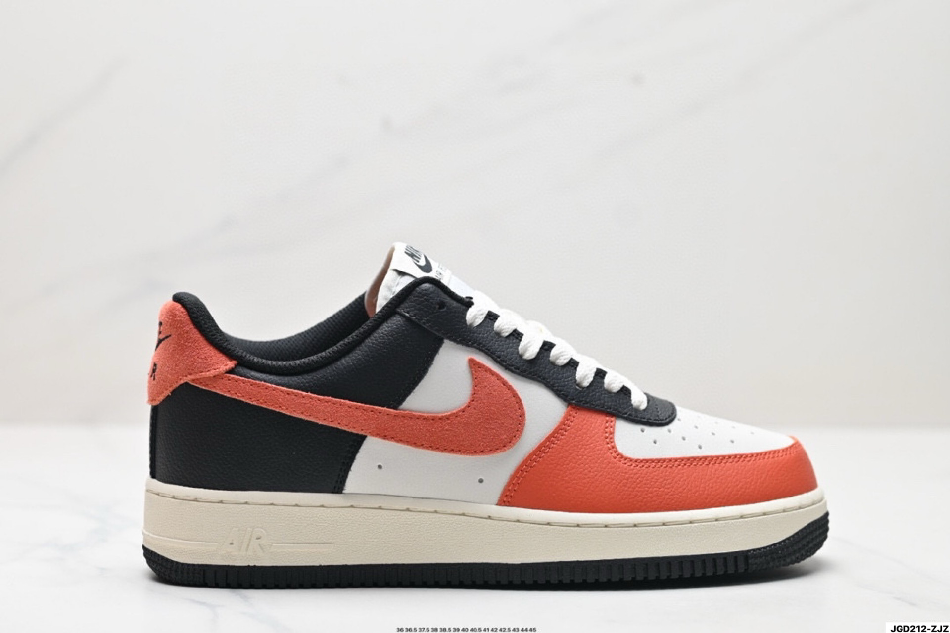 NIKE AIR FORCE 1‘07 LX  CZ8065-500