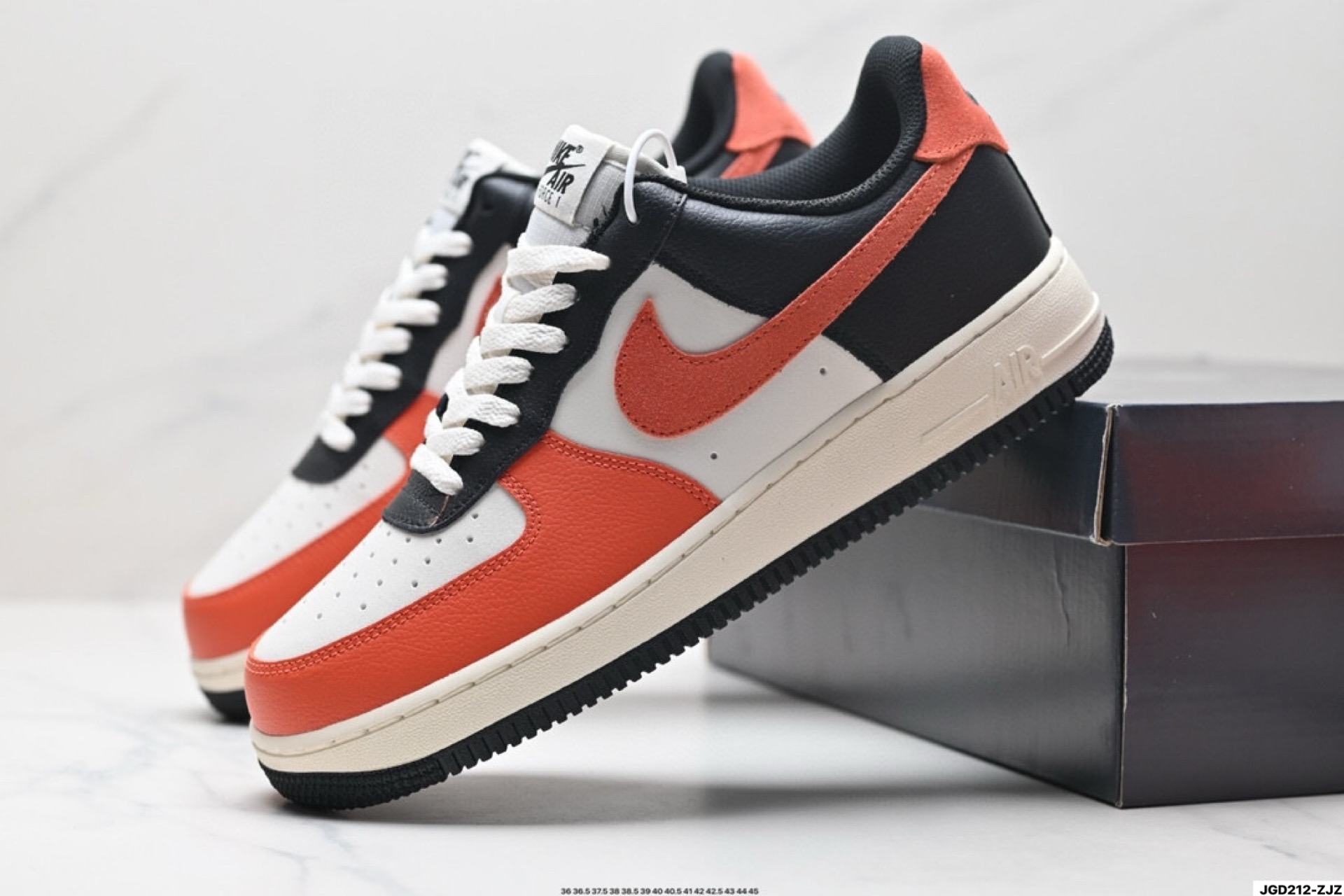 NIKE AIR FORCE 1‘07 LX  CZ8065-500