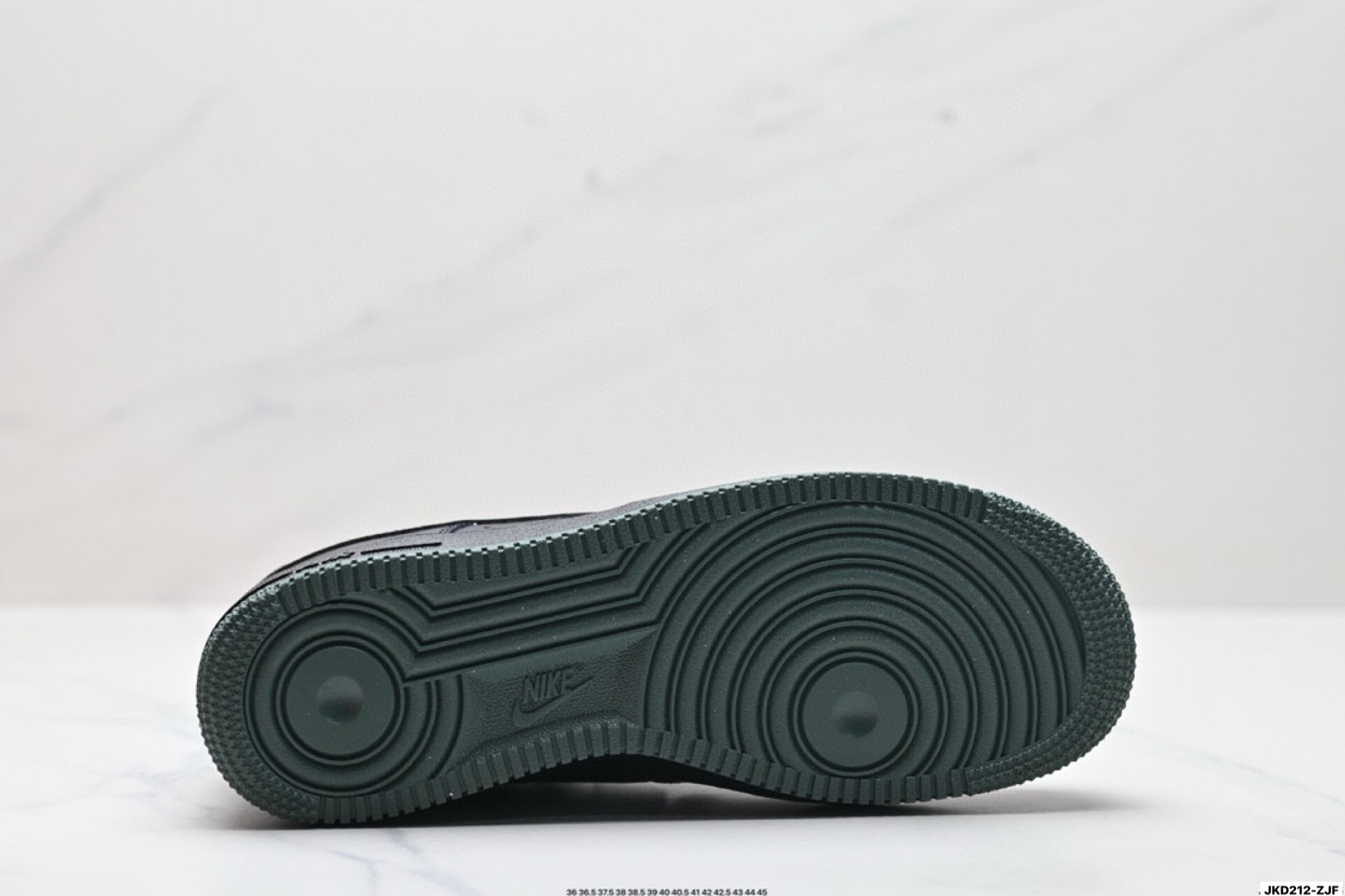 NIKE AIR FORCE 1‘07  FJ4146-001