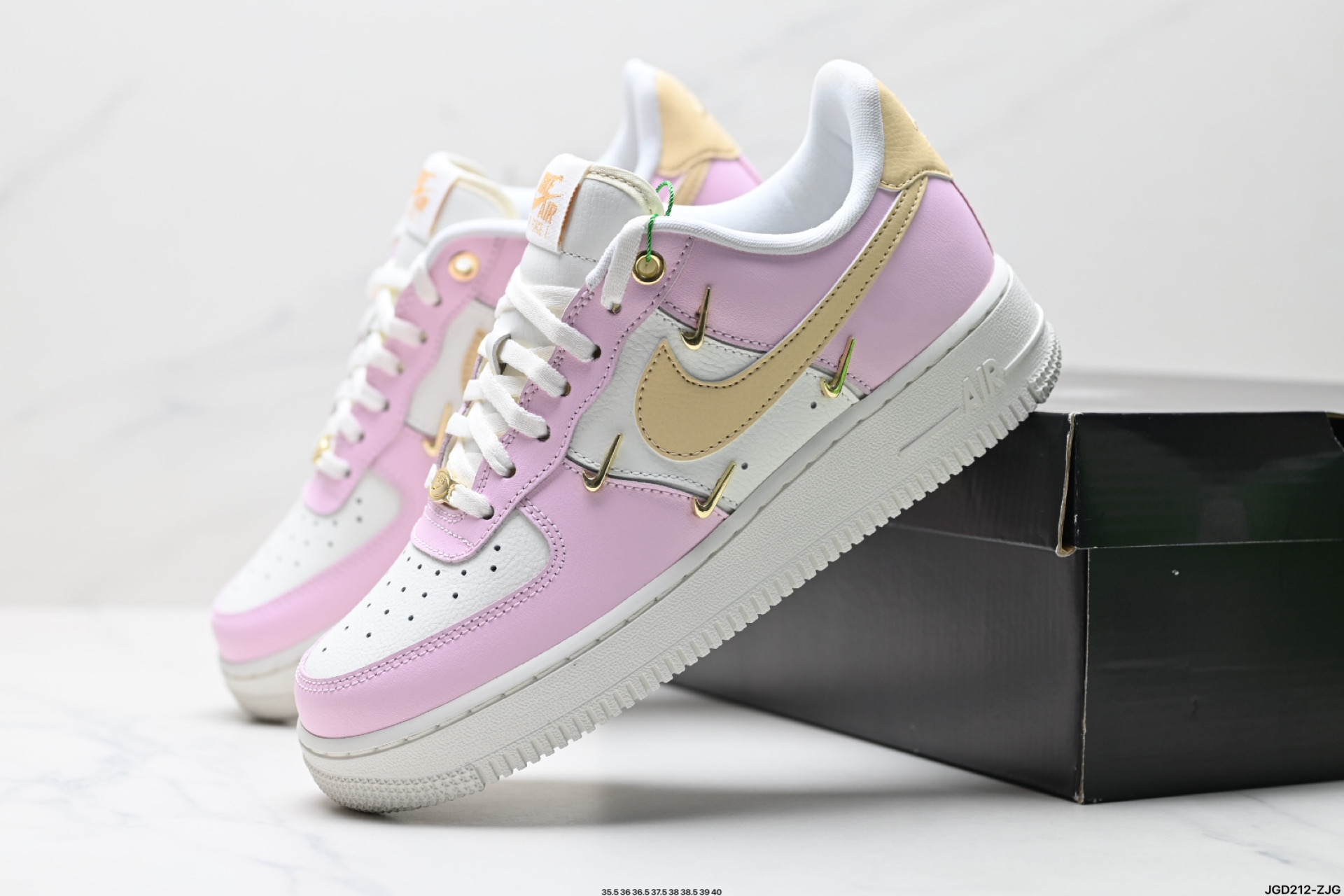 NIKE AIR FORCE 1'07 LV8  IB2574-600