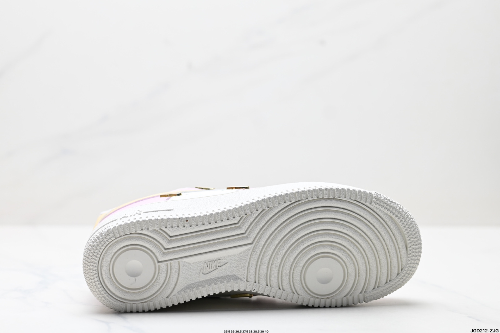 NIKE AIR FORCE 1'07 LV8  IB2574-600